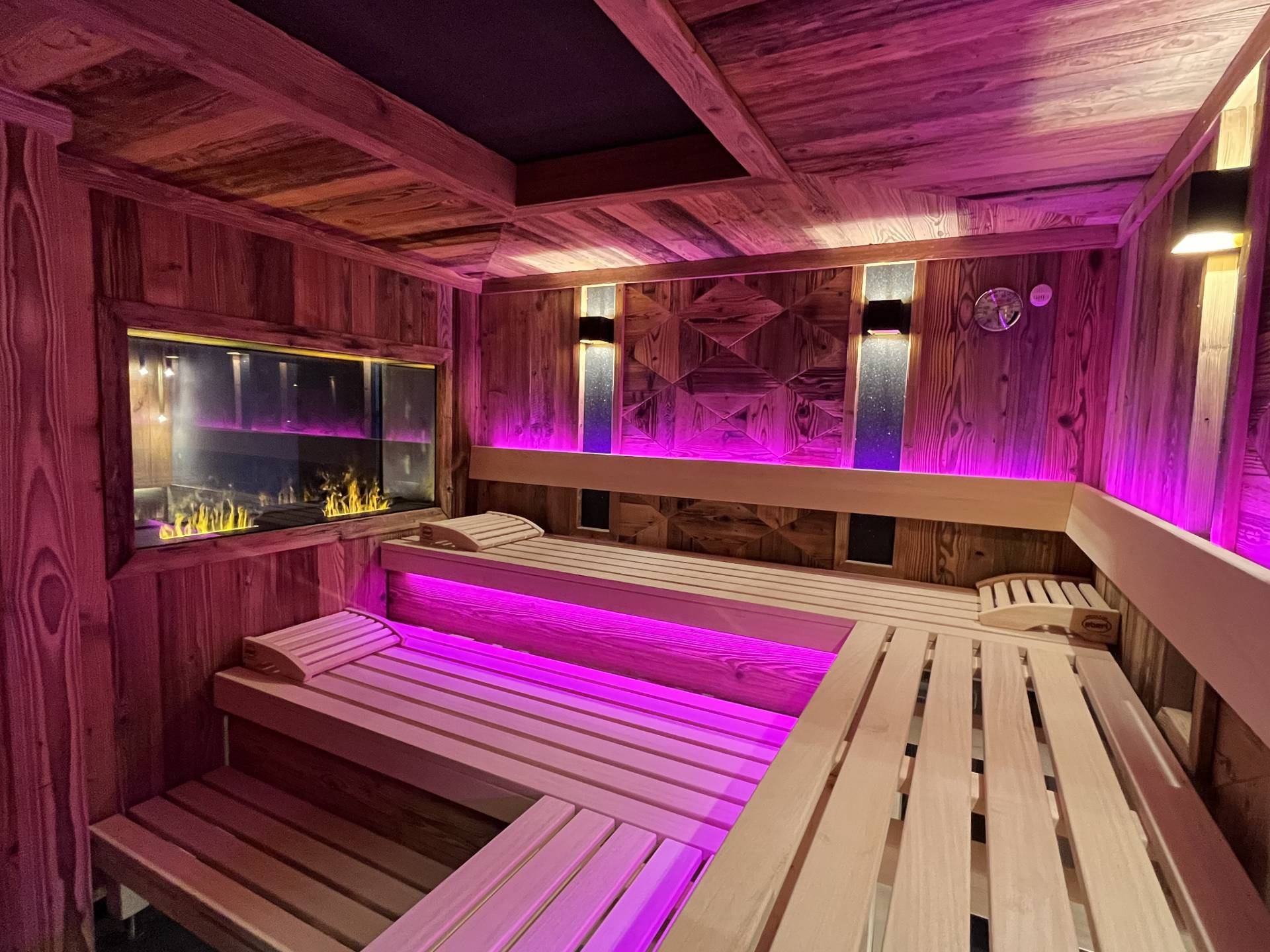 Finnische Sauna mit Feuer