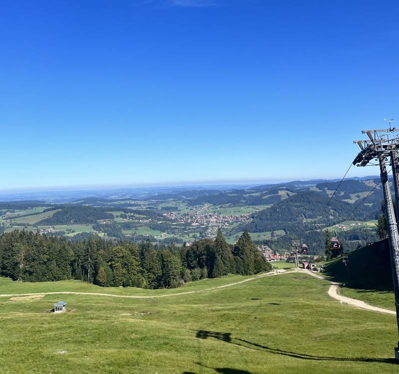 Ausblick nach Oberstaufen vom Imberg mit Bergbahn
