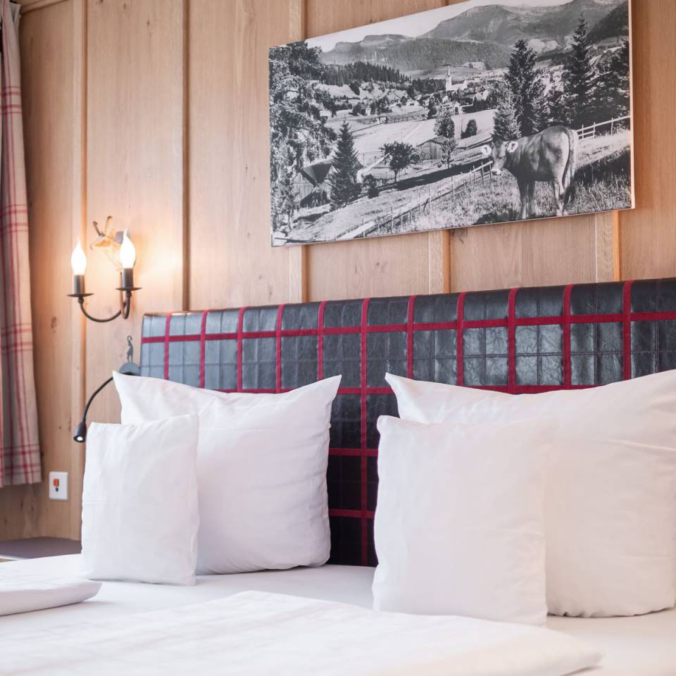 Doppelbett im Superiorzimmer im Hotel Adler Oberstaufen
